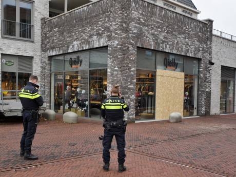 Net open toen corona nu een ramkraak op haar winkel Maar mij