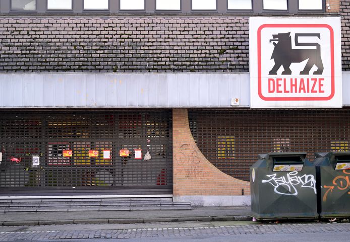 Een gesloten filiaal van Delhaize in Brussel.