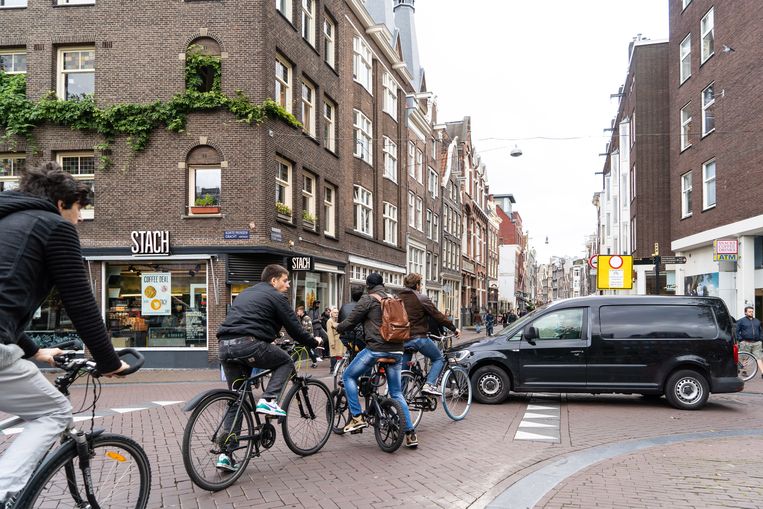 Veel fietspaden in de stad zijn relatief smal, omdat alle verkeersdeelnemers door dezelfde historische straten rijden. Beeld Birgit Bijl