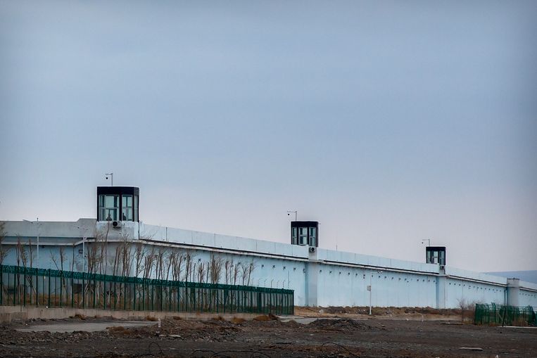 Een detentiecentrum voor Oeigoeren in Urumqi. China ontkent het bestaan van deze heropvoedingskampen. Beeld AP