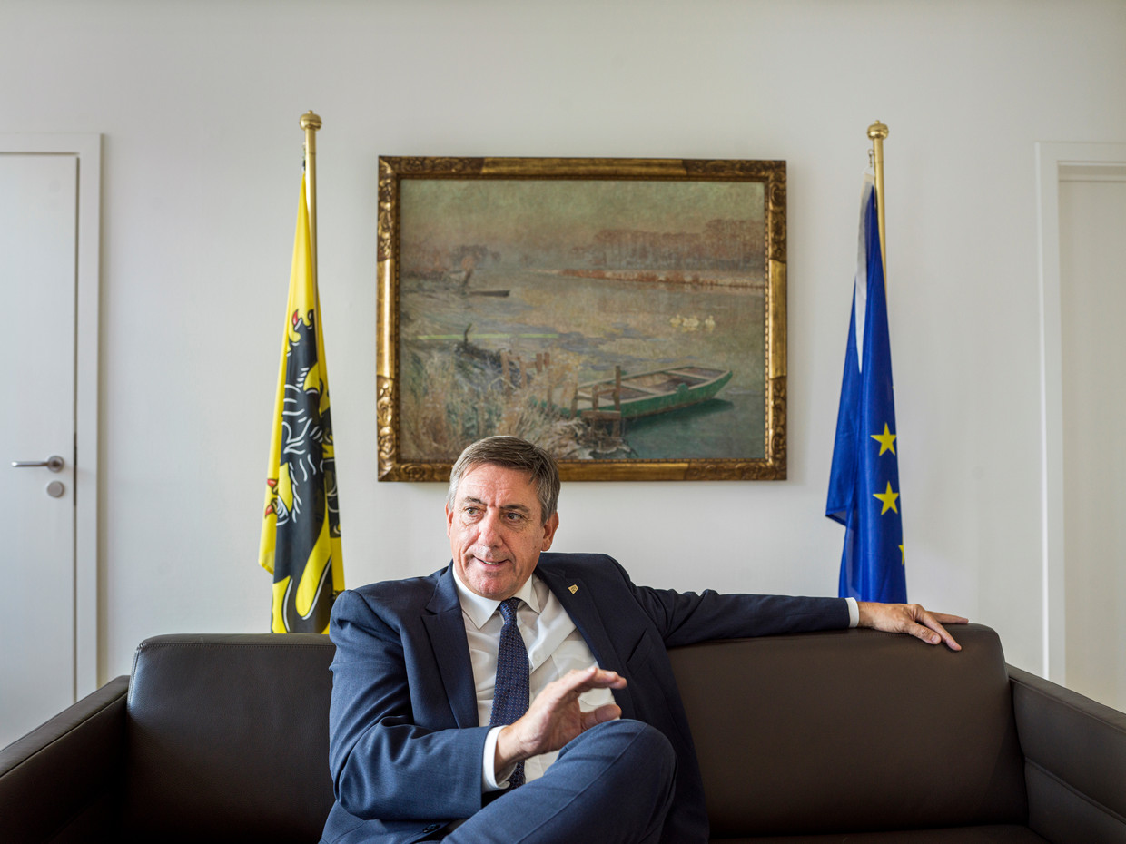 Vlaams minister-president Jan Jambon (N-VA): ‘Het uitstel van de septemberverklaring was een blamage voor de politiek en een vernedering voor mezelf. Maar drie dagen later hadden we wel een uitstekend akkoord.’ Beeld Johan Jacobs 