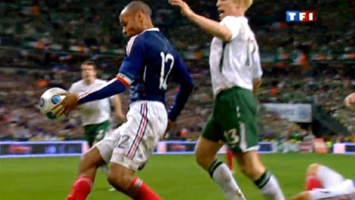 Sept ans après la polémique qui avait privé les Irlandais du Mondial 2010, la France et l'Irlande se retrouveront pour la première fois sur un terrain de football (dimanche 15 heures à Lyon). Les mauvais souvenirs remontent forcément à la surface pour l'Eire.