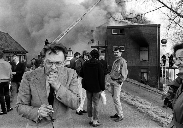 Hans Janmaat, leider van de Centrumdemocraten, na de aanslag op een hotel in Kedichem, maart 1986. Hij vergaderde daar met de CD. Beeld Hollandse Hoogte / William Hoogteyling