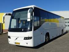 Deze touringcars van Defensie worden geveild en vormen de ideale basis voor een camper