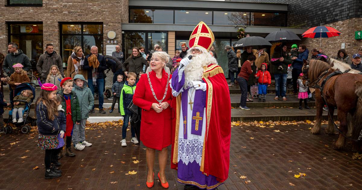 Zie ginds komt de Sint eindelijk in Ulicoten aan