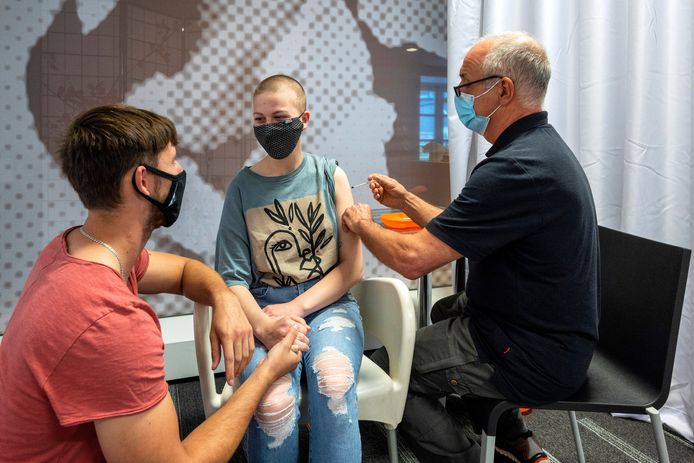 Prikuur voor mensen met prikangst op de vaccinatielocatie Papendal in Arnhem