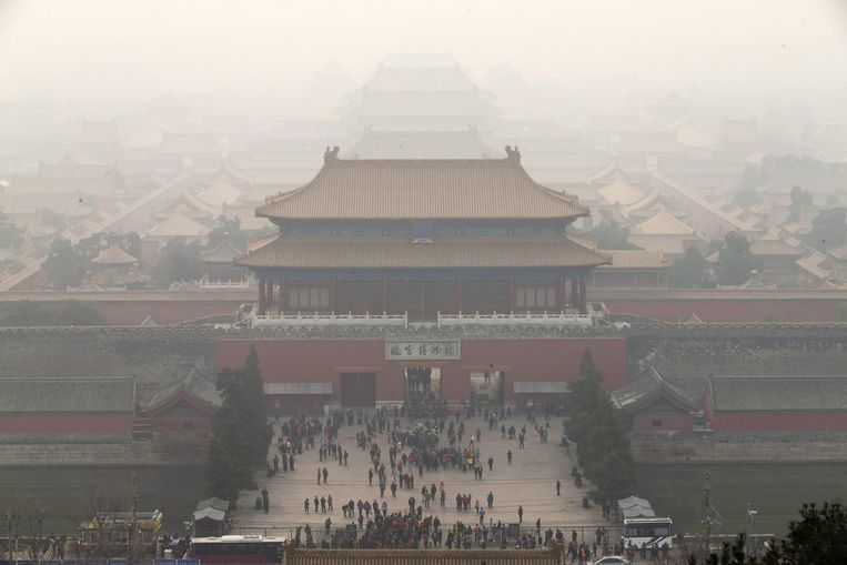Smog boven Peking. Beeld anp