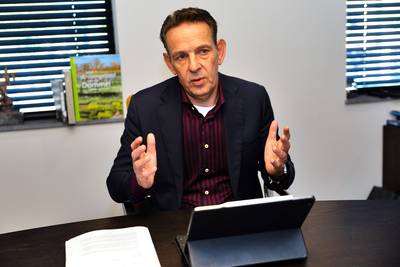 Noodkreet burgemeester Van Kessel over overlast azc Budel komt aan: gesprek met minister Faber
