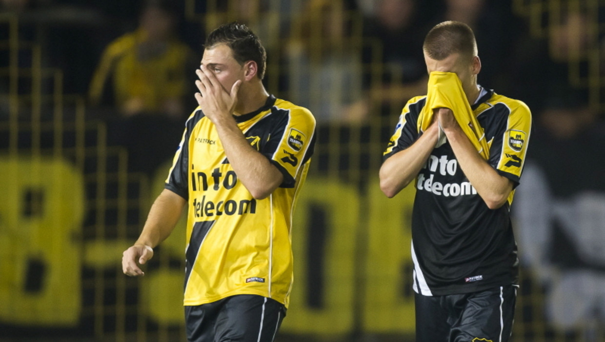NAC-spelers Kenny van der Weg (links) en Danny Verbeek. Beeld PRO SHOTS