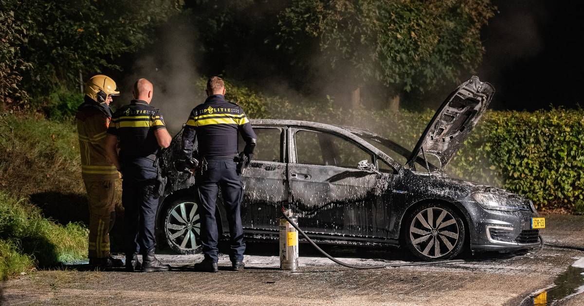 Auto brandt uit op parkeerplaats in Zutphen Zutphen destentor.nl