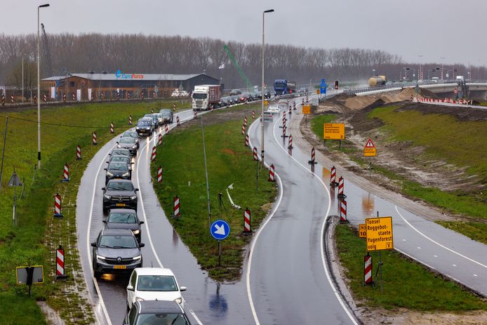 Aan de Ketelbrug wordt dit weekend gewerkt. Tussen Dronten en Kampen (N307) leidde dit tot files met een vertraging tot een een uur.