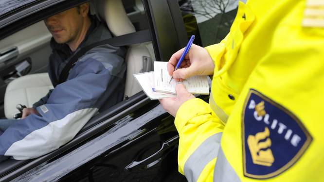 Politie doet controle in Vlaardingen en ontdekt belastingschuld van 142.000 euro