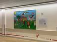 Ziekenhuispersoneel en patiëntjes werken samen aan nieuw schilderij in kinderafdeling UZ Brussel 