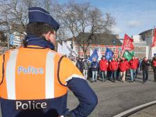 Les syndicats policiers manifestent devant le Parlement wallon
