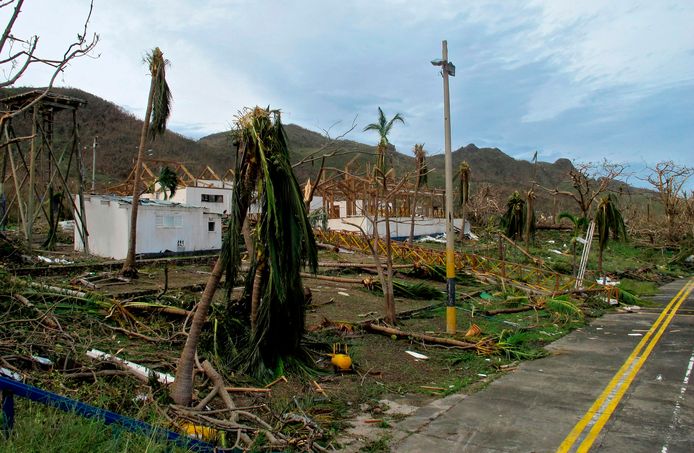 Zicht op de luchthaven na de passage van orkaan Iota op het Colombiaanse eiland Providencia, waar minstens één persoon stierf en de orkaan ongeveer 98 procent van de infrastructuur verwoestte.