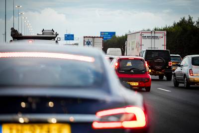 Flinke file op A28 bij Harderwijk door ongeluk: bijna uur vertraging