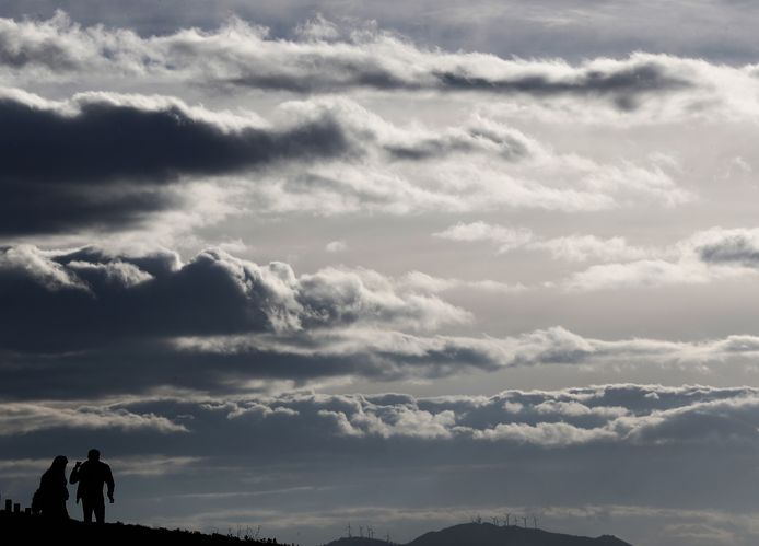 Wolken pakken samen boven Pamplona, Navarra in Noord-Spanje. De foto werd op 13 maart gemaakt.