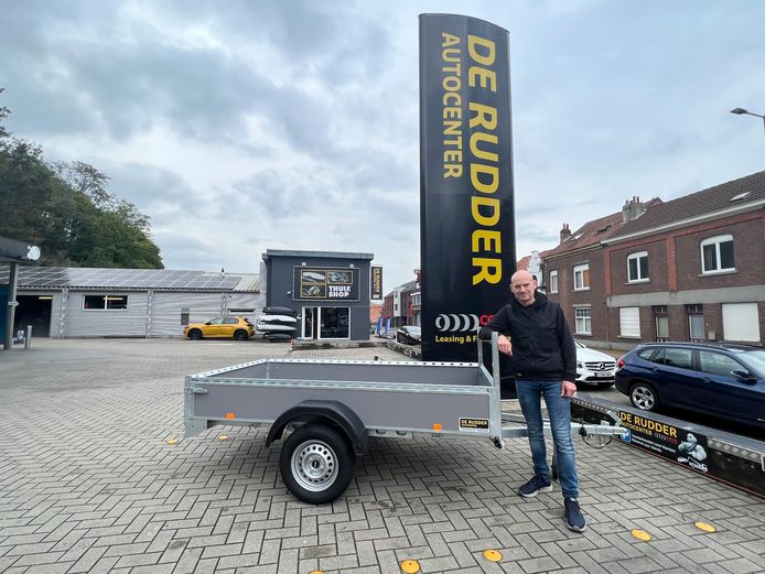 Jürgen De Rudder van Autocenter De Rudder in Hoeilaart laat momenteel een speciale aanhangwagen ter nagedachtenis van zijn in september overleden vader Marc ontwikkelen.