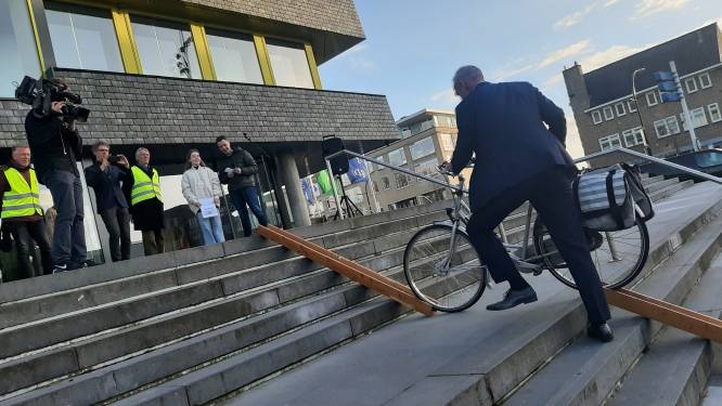 Petitie met ruim 1400 handtekeningen voor nieuwe Canadatunnel: ‘Er komt nu geregeld een fiets naar beneden’