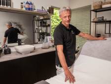 Masseur William (51) uit Zwolle als de dood voor nieuwe coronapiek: ‘Dan moeten wij weer als eerste dicht’