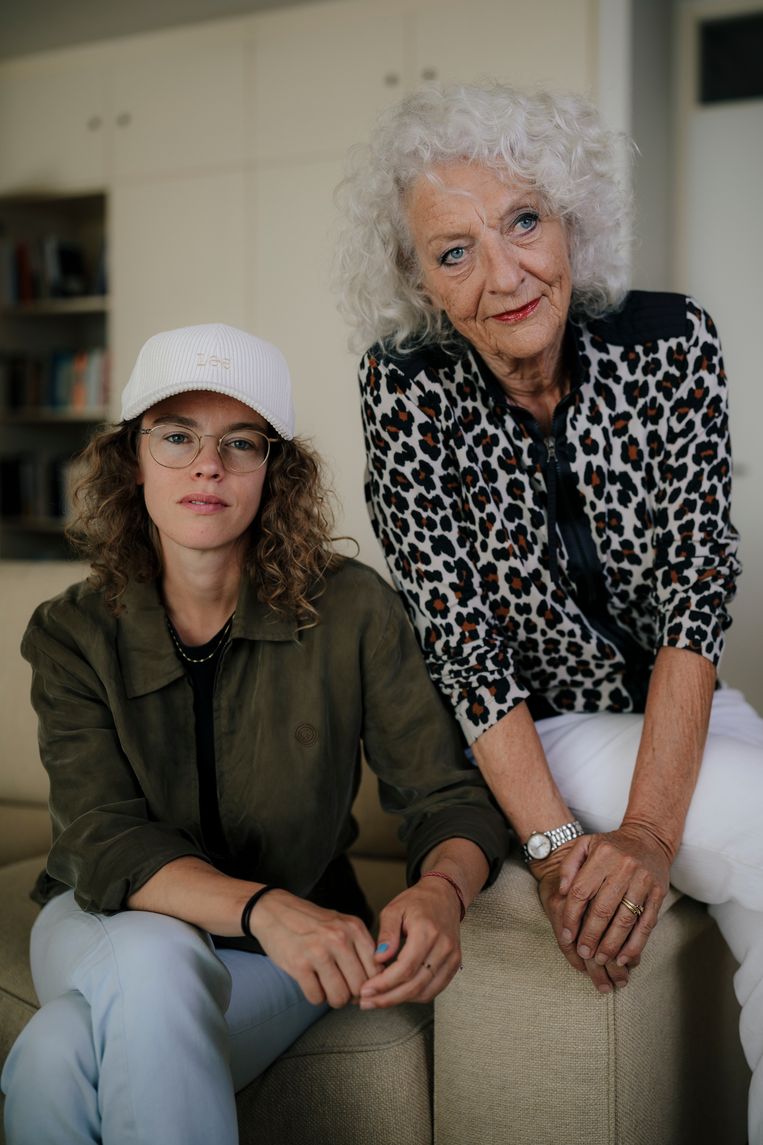 Gedeelde liefde voor het woord (en boterwafeltjes) schrijfsters Nelleke Noordervliet en Nina