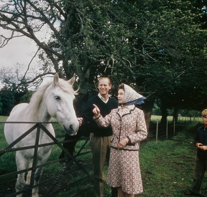 Королева Елизавета и принц Филипп в поместье Балморал, 1972 год.