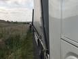 Deze truck staat met pech langs de N50.