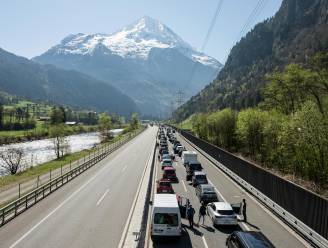Zware ongevallen met Belgische motorrijders: dode (58) bij frontale klap in Frankrijk, man (57) in levensgevaar na crash in Zwitserse tunnel