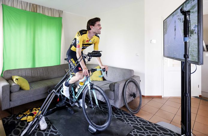 Tom Dumoulin tijdens de virtuele Amstel Gold Race.