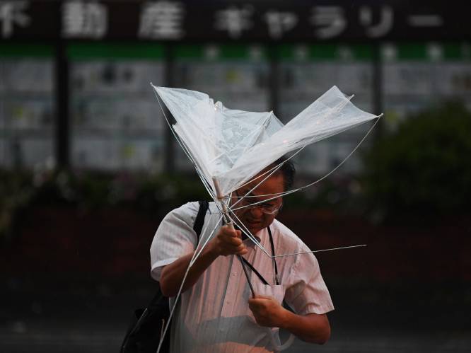 Krachtige tyfoon Faxai legt leven in Japan grotendeels plat: al een dode, miljoenen mensen zonder stroom