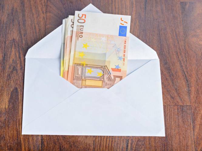 Wie is gulle gever? Plots enveloppen vol geld in Duitse brievenbussen