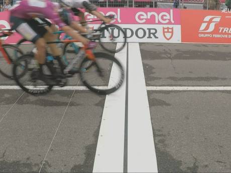 Giro:  Ackermann remporte une étape marquée par de nouvelles chutes, Geoghegan Hart abandonne 