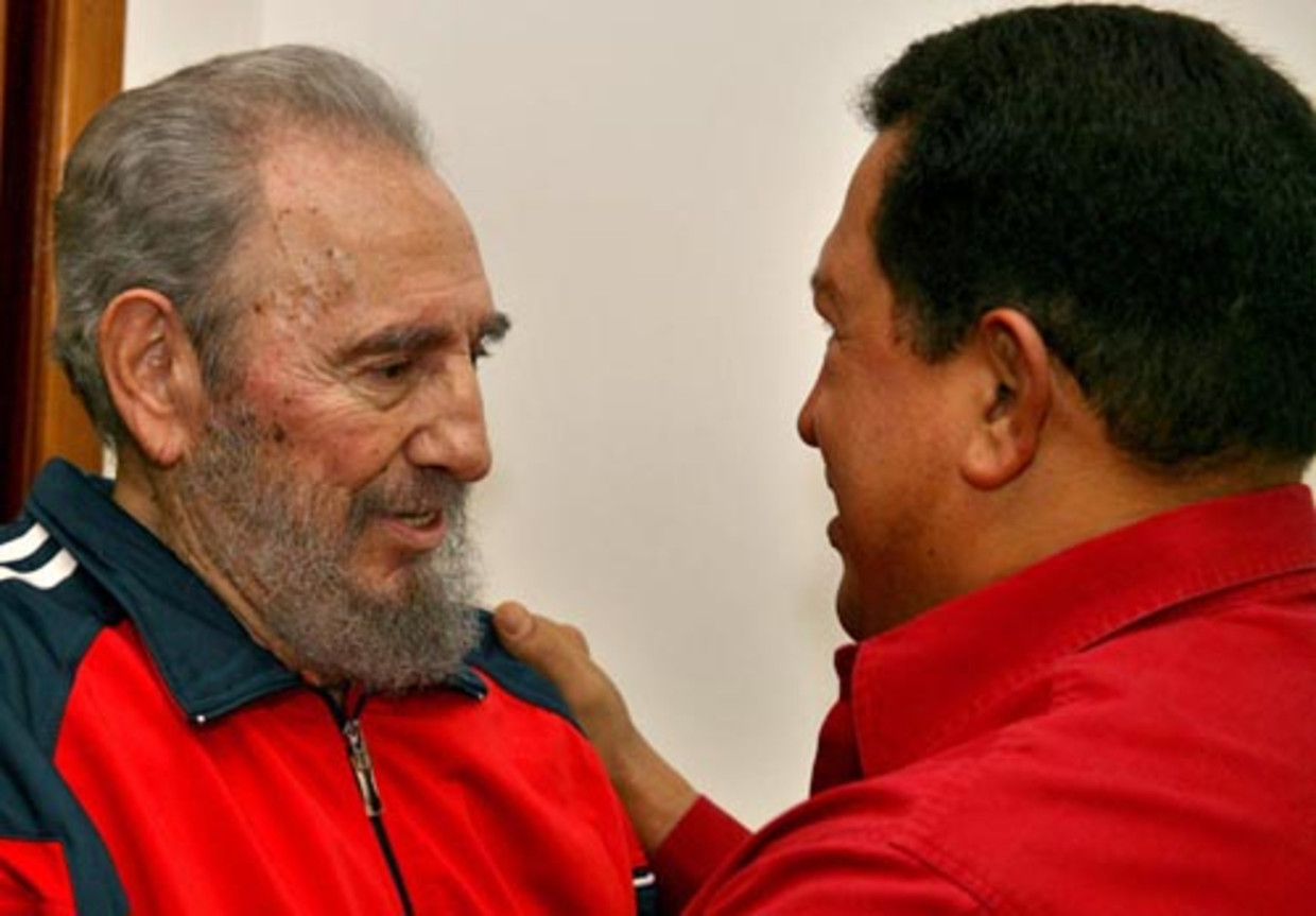 De Cubaanse president Castro ontvangt in Havana zijn bevriende Venezolaanse ambtsgenoot Hugo Chavez, eind januari. (AP) Beeld AP