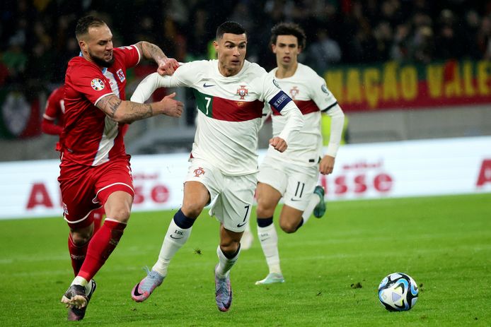 Cristiano Ronaldo in una partita contro il Lussemburgo.