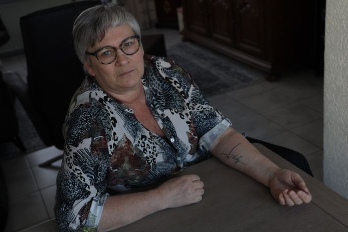 Marjan van den Eijnden met een tattoo voor haar overleden zoon Nicky