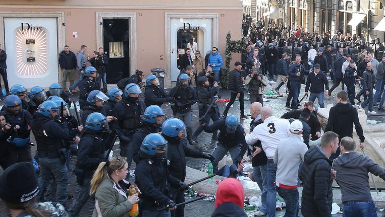 "Een van de hooligans werkt voor Feyenoord" | De Morgen