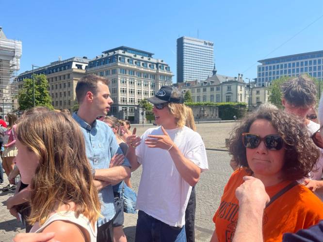 YouTuber Acid reageert tijdens manifestatie in Brussel voor het eerst op heisa rond video over Reuzegom: “Nog geen seconde spijt gehad”
