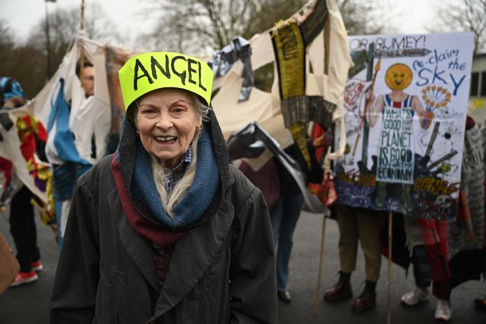 Ook modeontwerpster Vivienne Westwood was bij het protest.