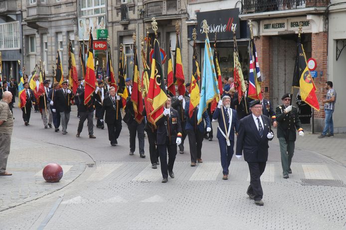 Ruim 110 vaandels present op eerste Dag van de Vaandeldragers in Ros ...