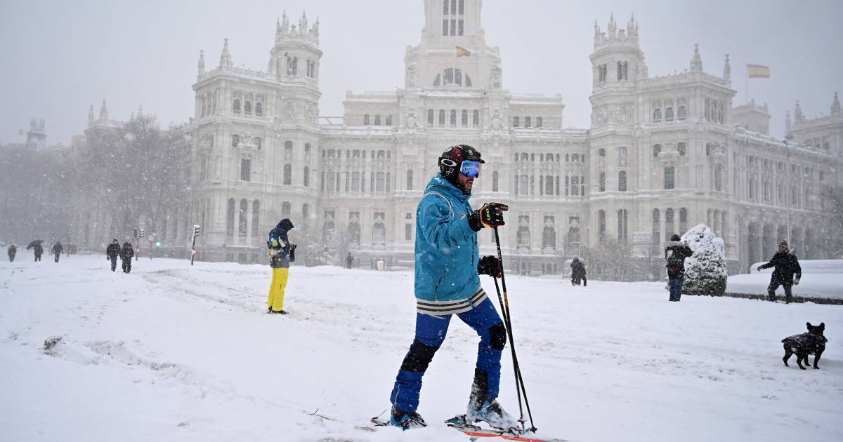 Surreal images in snowy Madrid: 'People ski down the ...