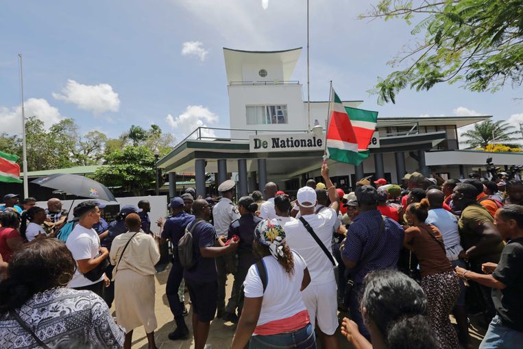 Demonstranten tijdens een protest tegen de regering, op het Onafhankelijkheidsplein in Suriname. Beeld ANP