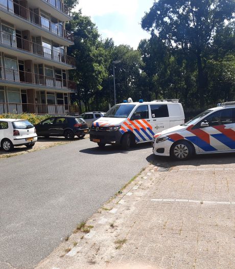 Verdachte opgepakt na steekincident bij flat in Apeldoorn, slachtoffer is minderjarig