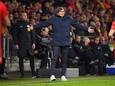 Phillip Cocu maakt zich boos op de verrichtingen van Vitesse tegen Go Ahead Eagles.