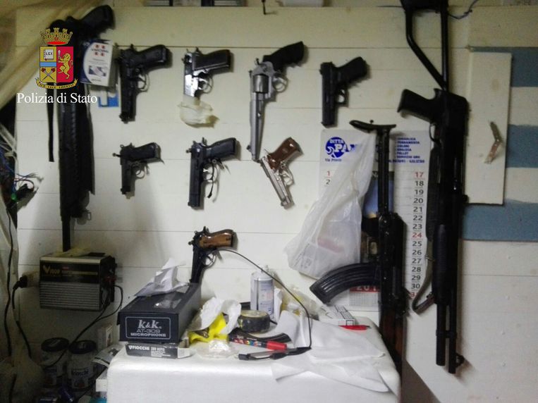 In januari werden in een bunker op het platteland van Calabrië twee andere leiders van de 'Ndrangheta opgepakt. Beeld AP
