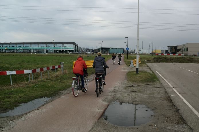 Het stukje Gastelseweg dat is afgesloten en opnieuw wordt opengesteld om vrachtwagens naar en van het Lidl distributiecentrum te laten rijden.