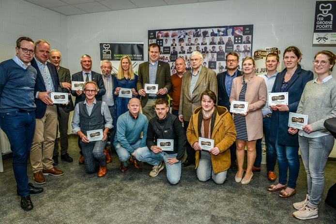 Brugge, de genomineerde Kaasambassadeurs 2018 samen met het bestuur van de vzw Brugge Kaasmarkt