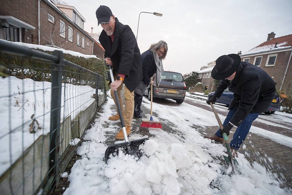 In Arnhem Is De Stoep Zelden Sneeuwvrij Foto Ad Nl