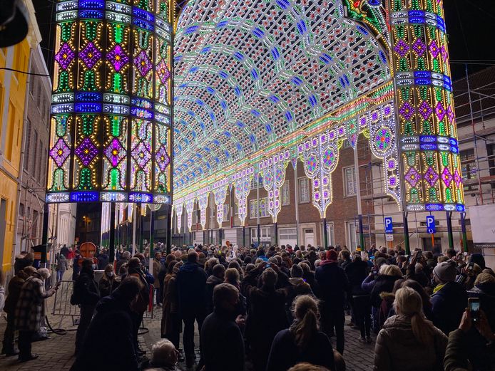 Druk aan de kathedraal in het Prinsenhof