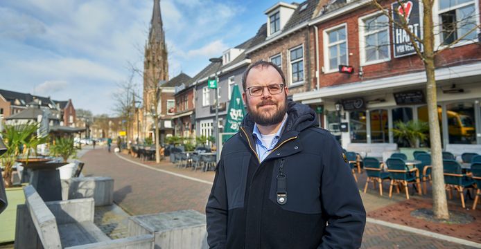 Gertjan Hobert, lijsttrekker van D66 Meierijstad, op zijn favoriete plek in de gemeente: de Markt in Veghel.