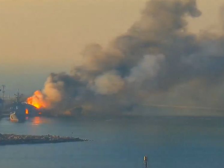 Grote brand op Russisch oorlogsschip na Oekraïense aanval